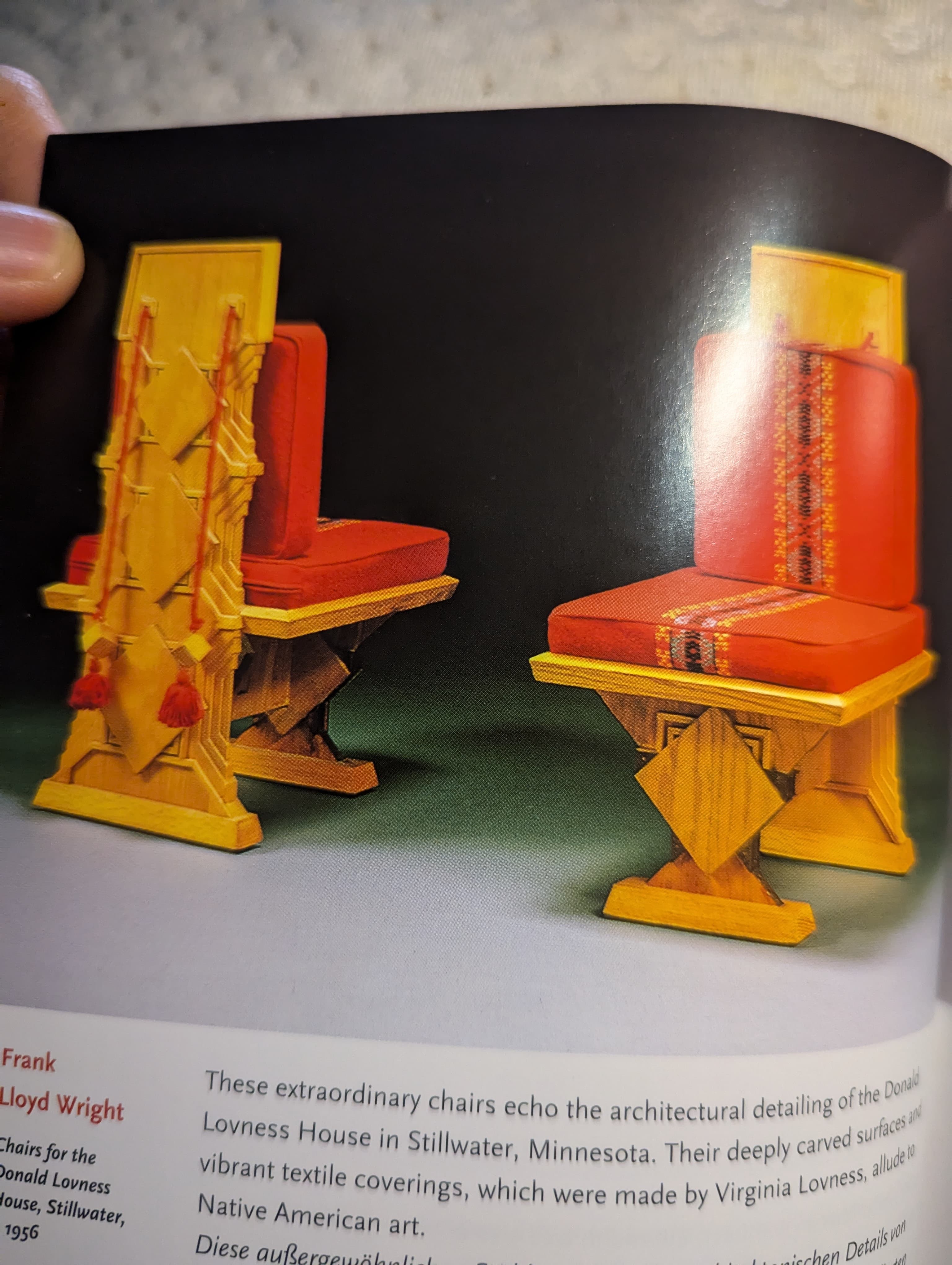 Chairs that think they're the main character - photo 4