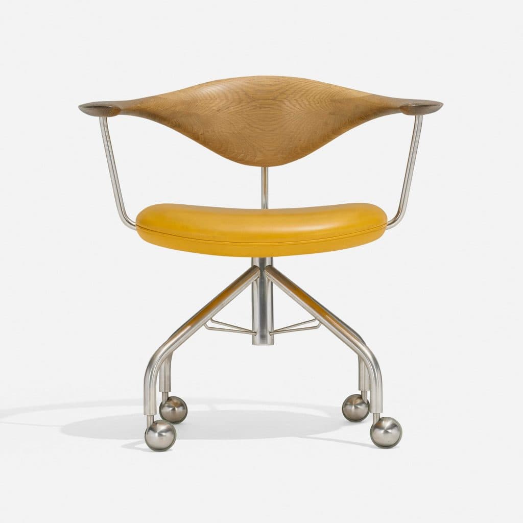 Chairs that read the newspaper